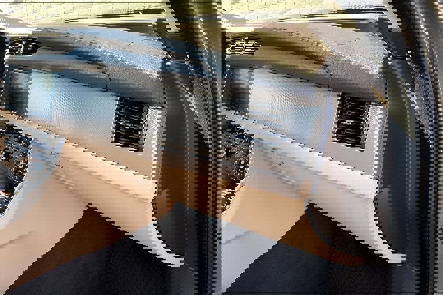 Used 2017 Jaguar XF Prestige image 16