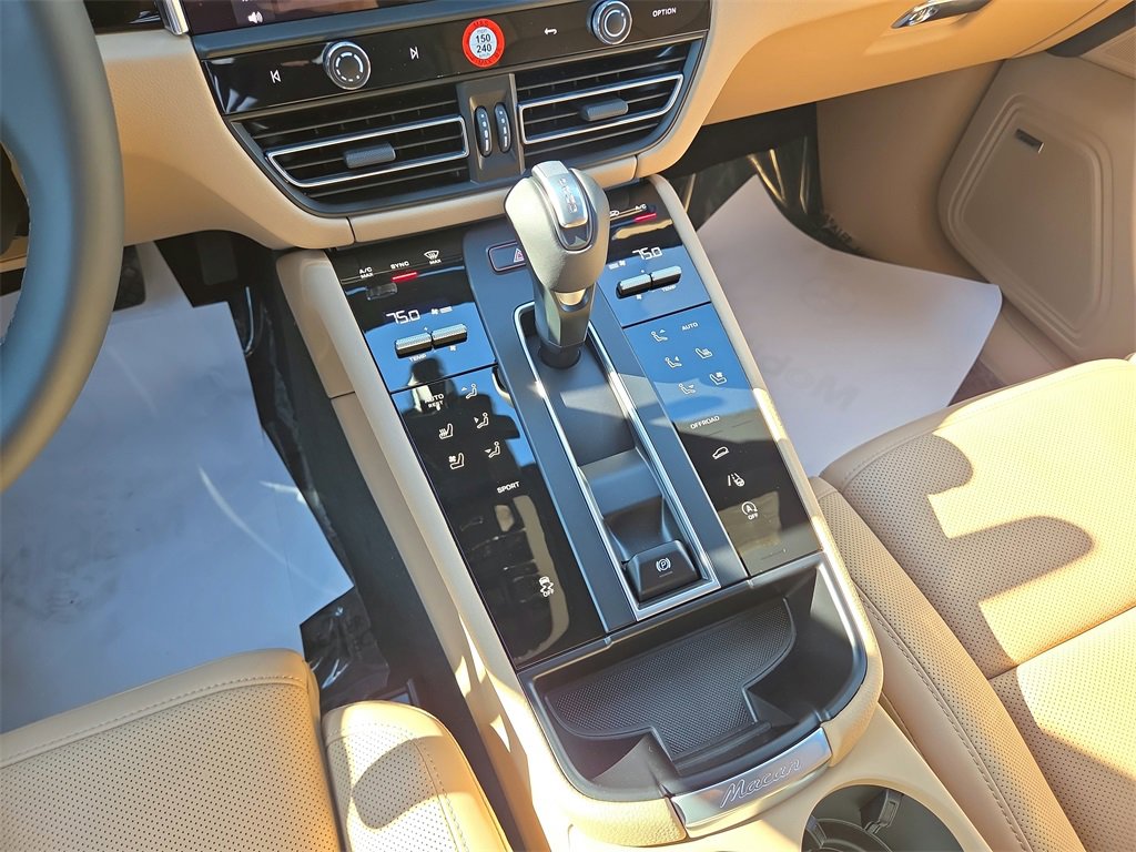 New 2026 Porsche Macan image 14