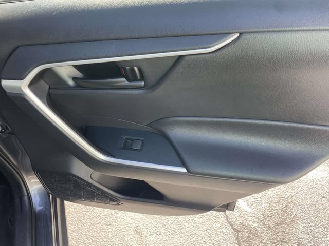 Used 2020 Toyota RAV4 LE FWD image 16
