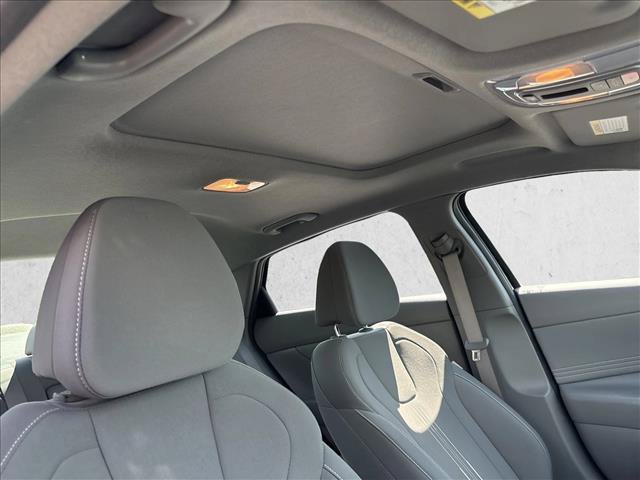 Used 2022 Hyundai Elantra SEL w/ Convenience + Premium Package FWD image 29