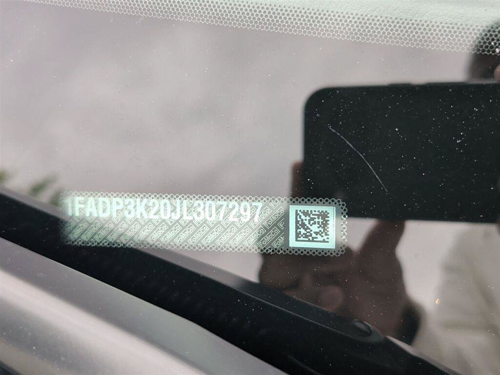 Used 2018 Ford Focus SE FWD image 4