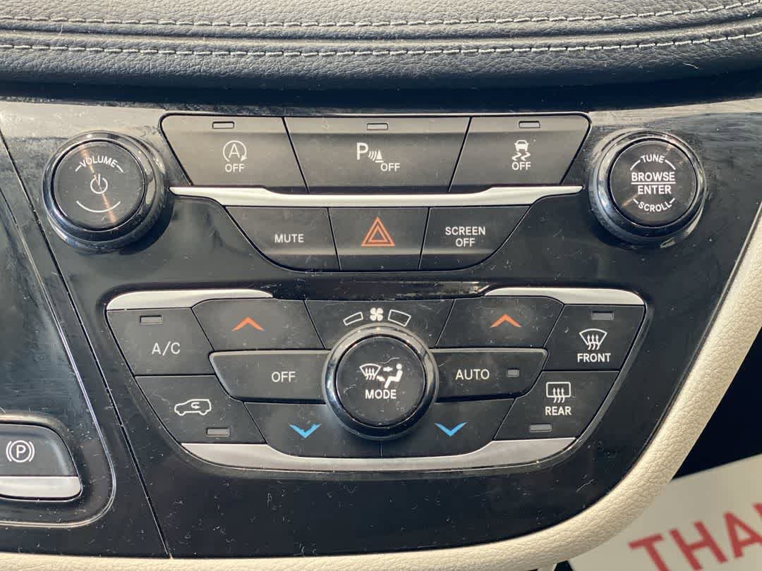 Used 2018 Chrysler Pacifica Limited image 22