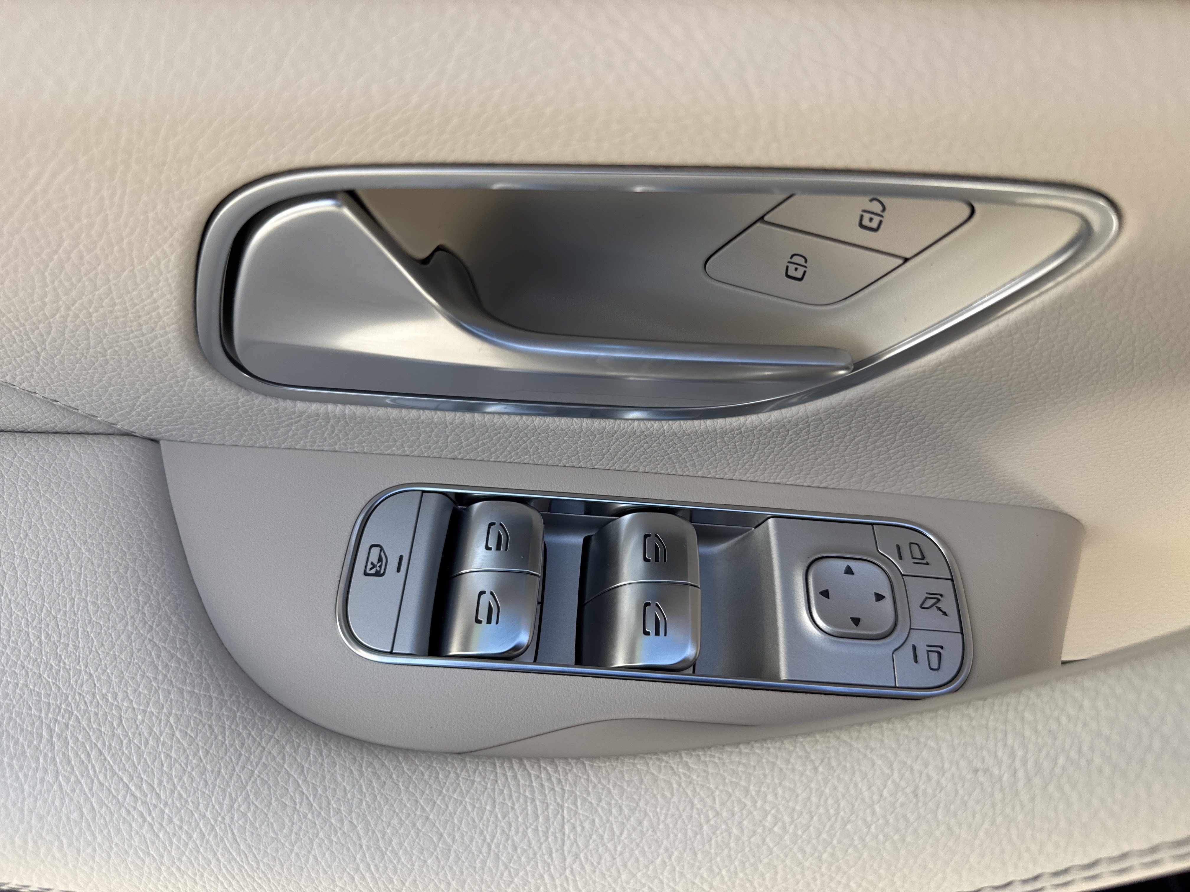 Used 2025 Mercedes-Benz GLS 450 4MATIC image 15