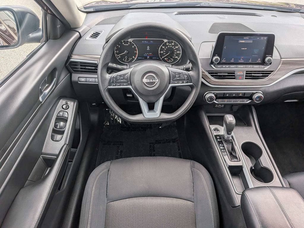Used 2025 Nissan Altima 2.5 SV FWD image 14