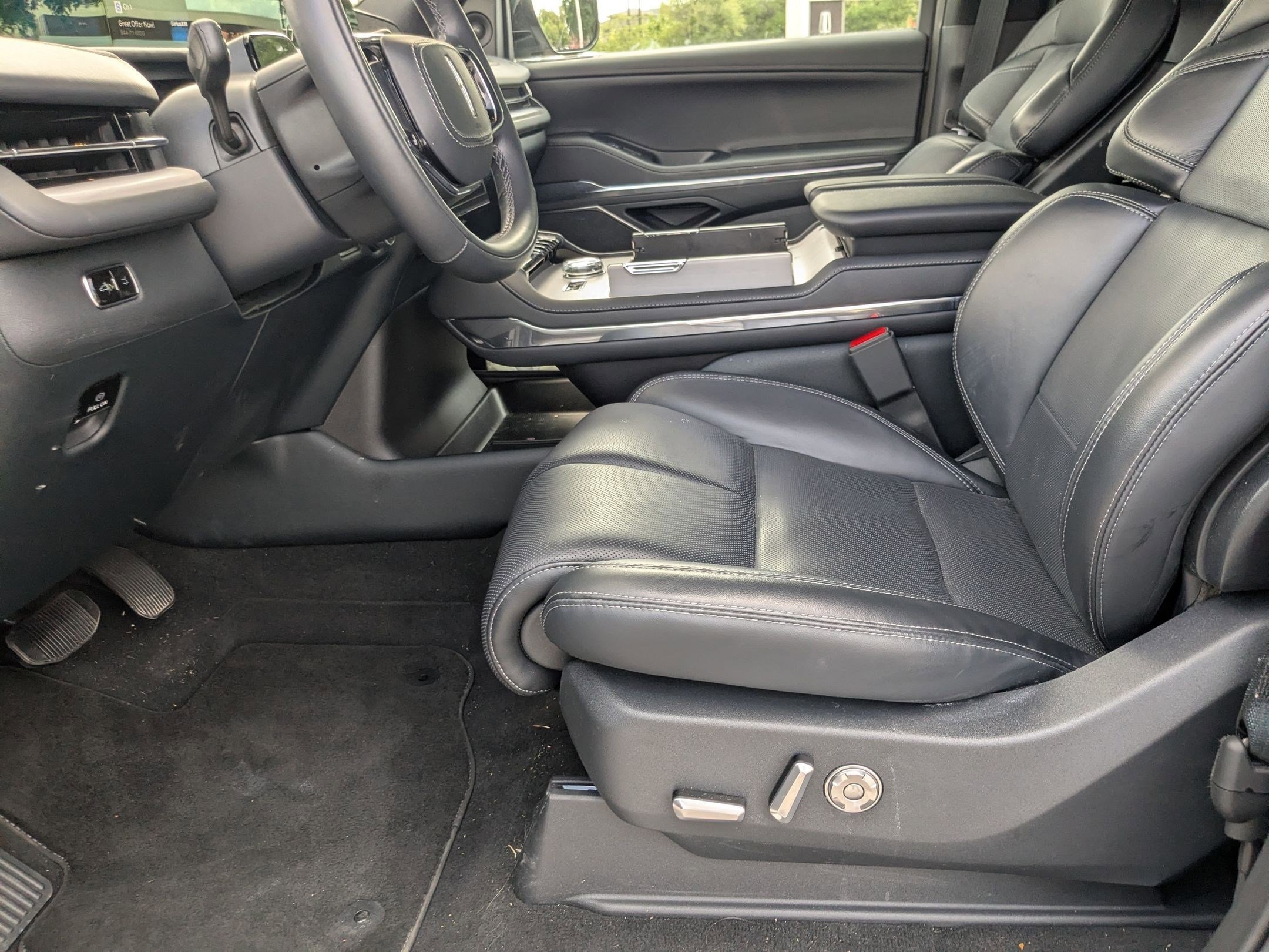 Used 2025 Lincoln Navigator L Reserve w/ Jet Appearance Package AWD/4WD image 9