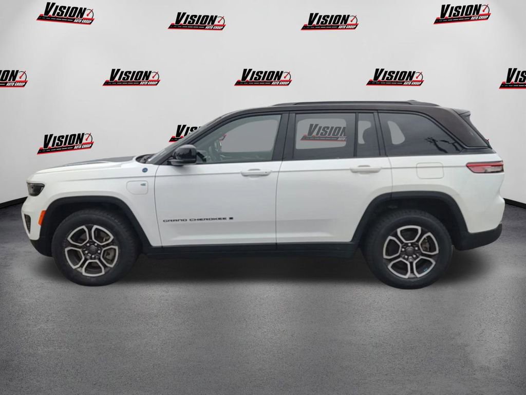 Used 2023 Jeep Grand Cherokee Trailhawk w/ Luxury Tech Group III image 8