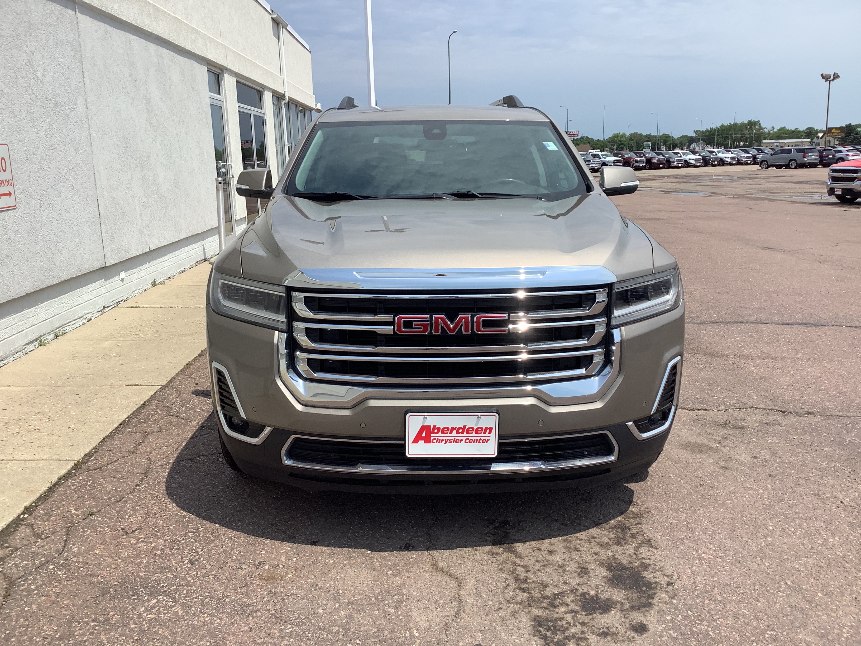 Used 2023 GMC Acadia SLT AWD/4WD image 3