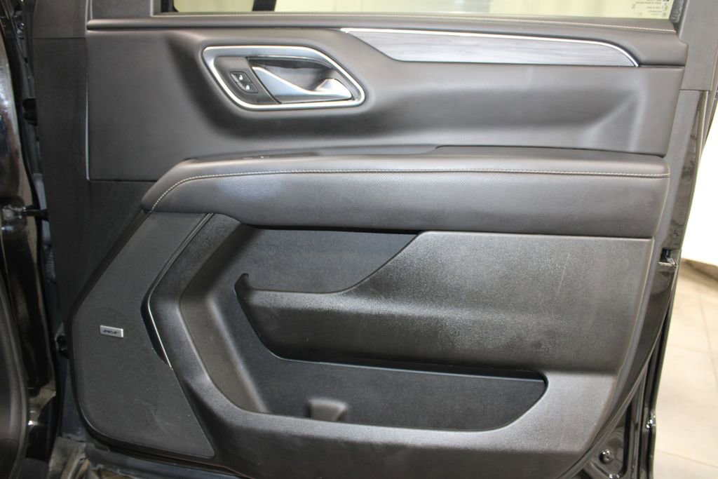 Used 2023 GMC Yukon XL SLT w/ SLT Luxury Package RWD image 39
