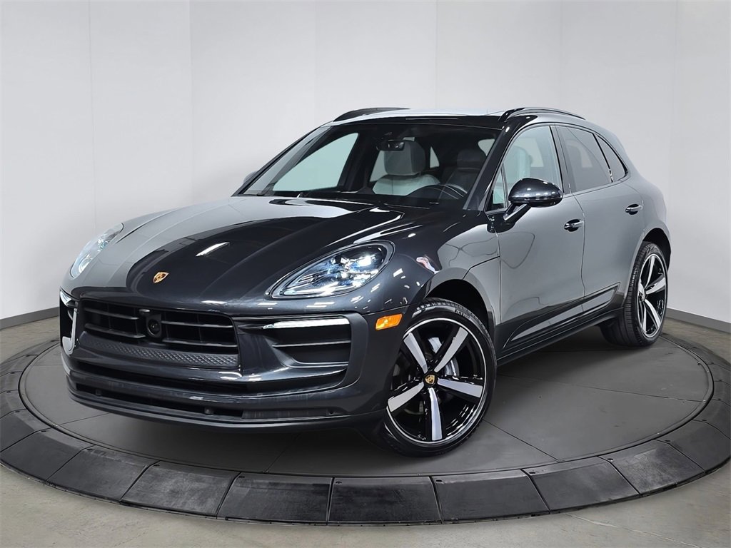 Used 2025 Porsche Macan image 1