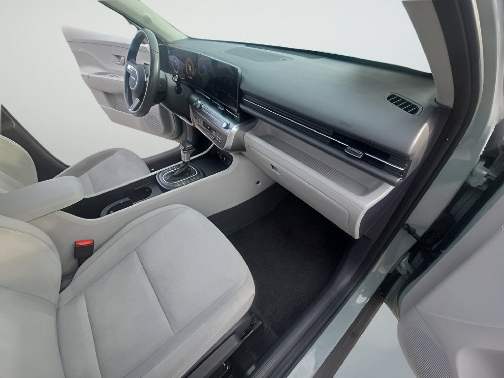 Used 2025 Hyundai Kona SEL FWD image 25