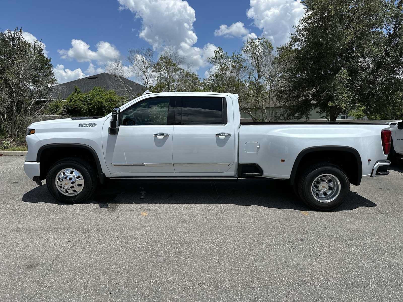 New 2026 Chevrolet Silverado 3500 High Country w/ High Country Premium Package AWD/4WD image 3