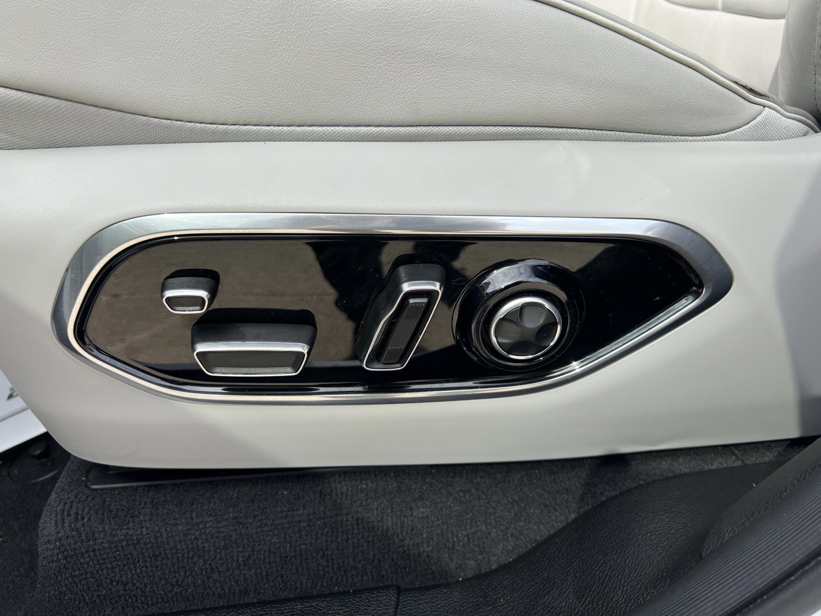 Used 2021 Jeep Grand Cherokee L Overland w/ Luxury Tech Group IV image 21