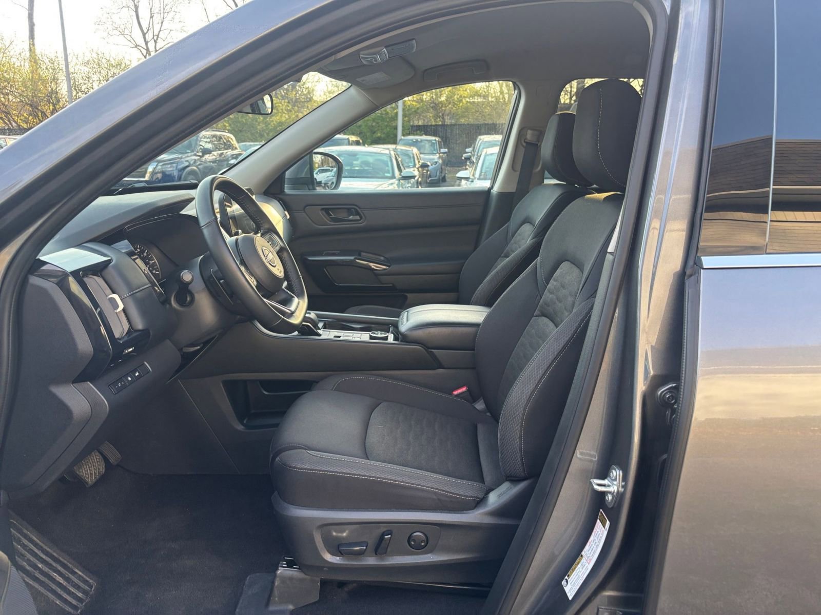 Used 2025 Nissan Pathfinder SV image 27