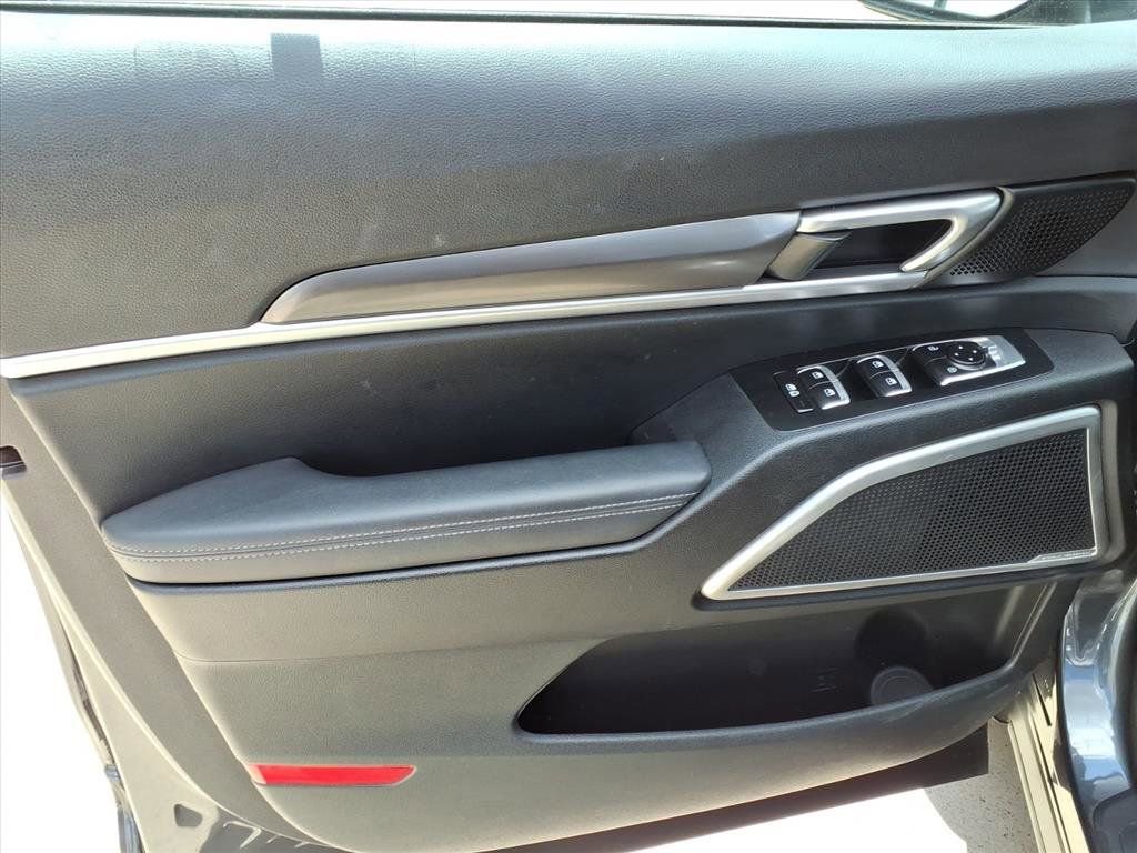 Used 2024 Kia Telluride LX FWD image 11