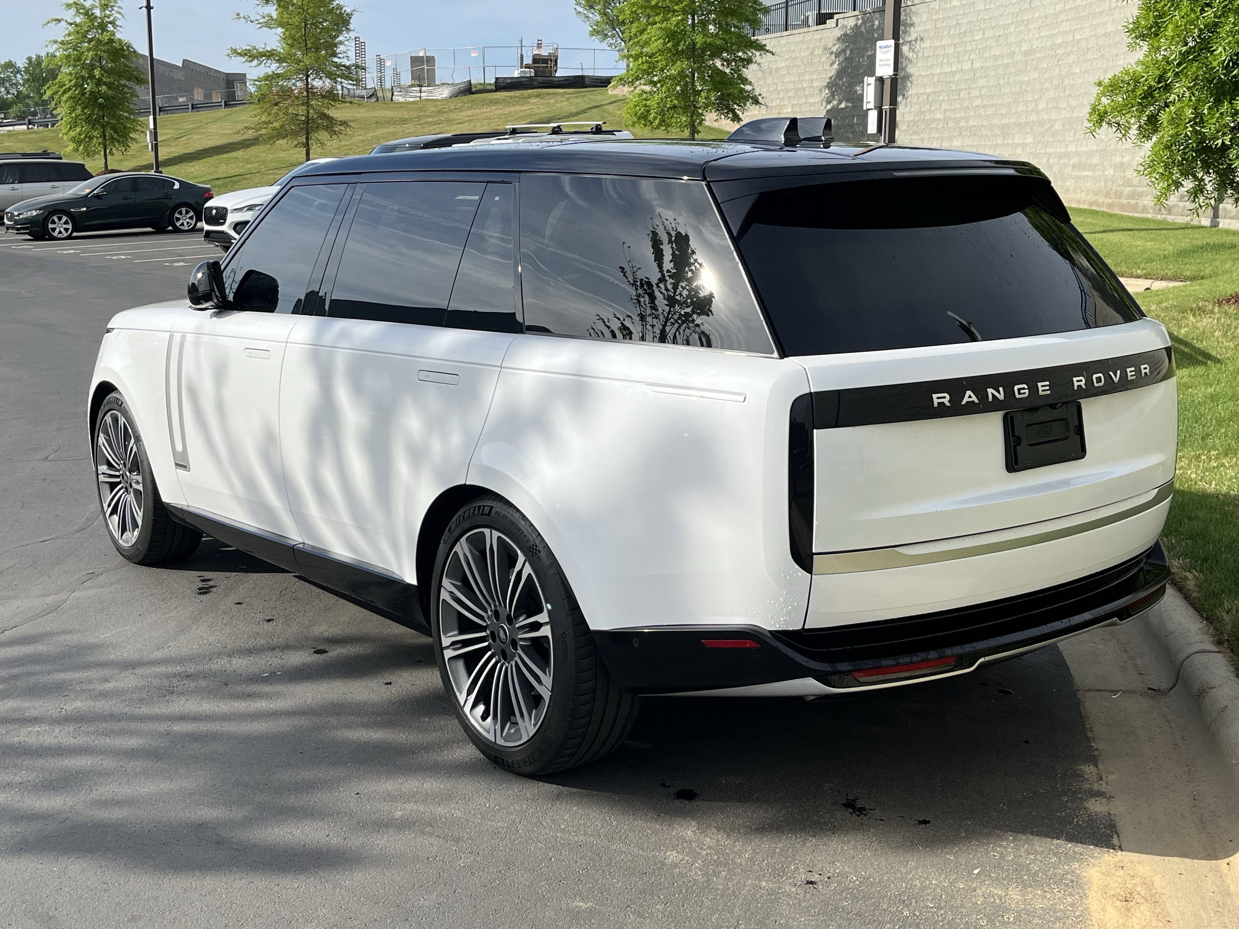 Certified 2024 Land Rover Range Rover Long Wheelbase Autobiography image 5