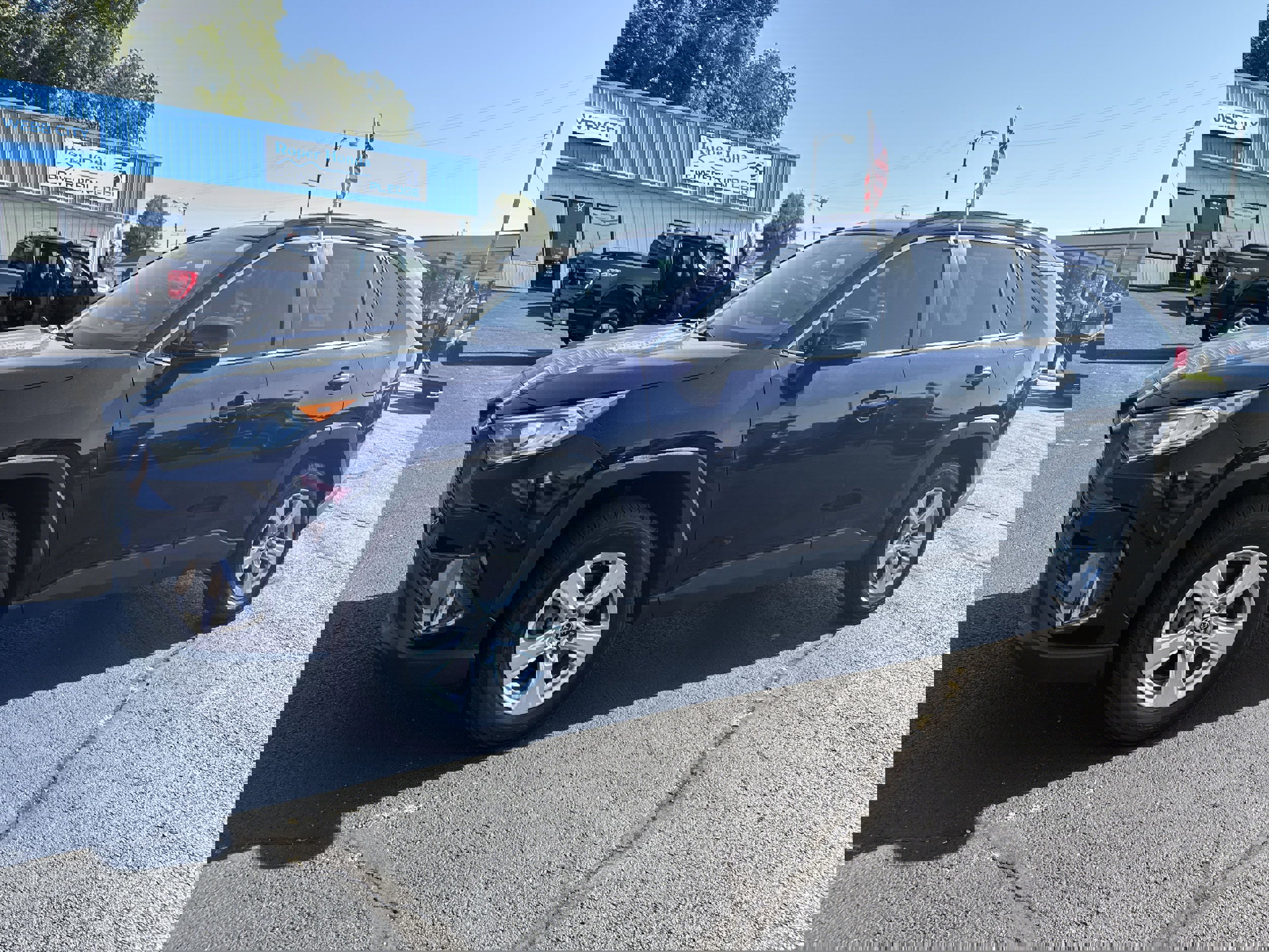 Used 2019 Toyota RAV4 XLE image 2