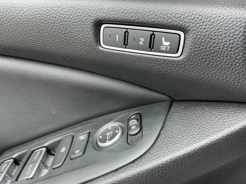 Used 2018 Honda Accord Touring image 25