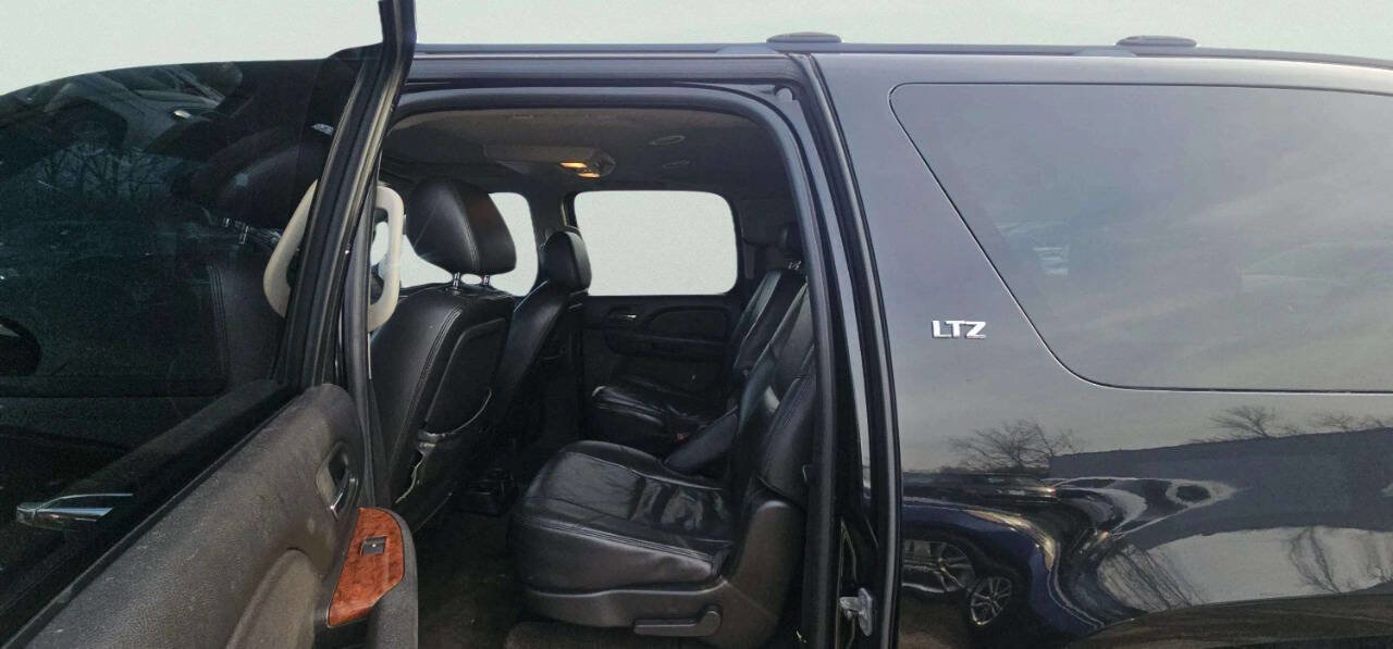 Used 2009 Chevrolet Suburban LTZ AWD/4WD image 7