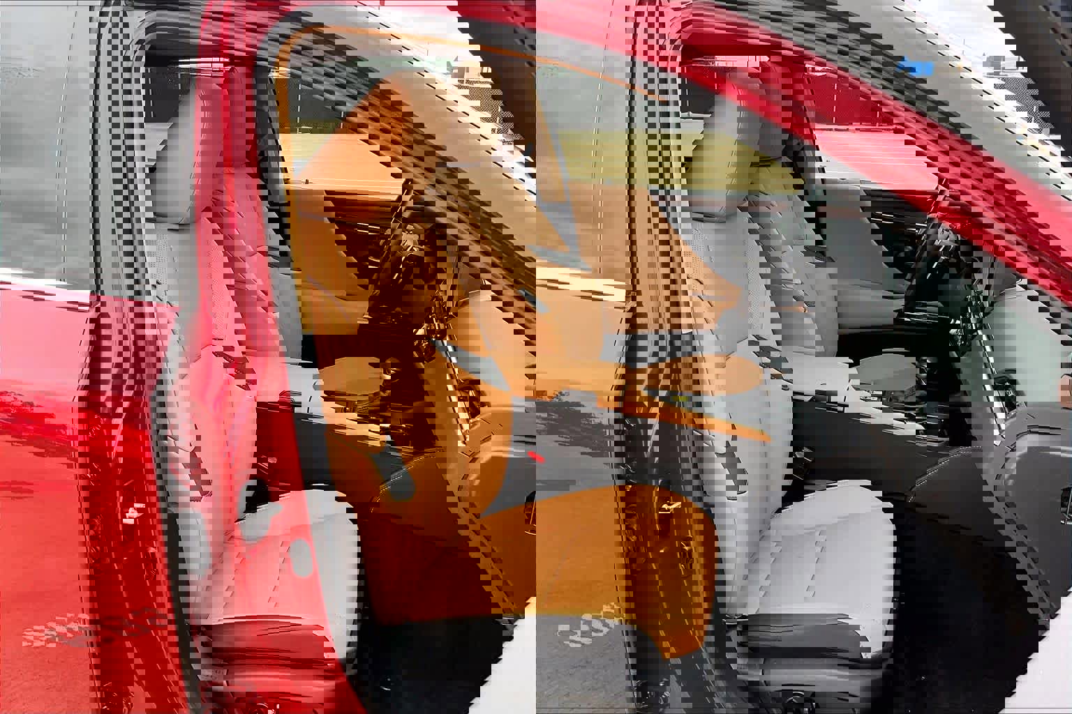 Certified 2025 Lexus ES 300h w/ Premium Package image 9