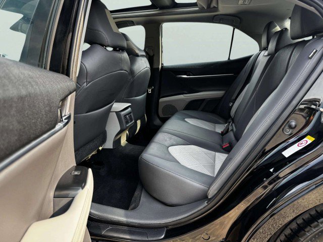 Used 2019 Toyota Camry XLE image 32