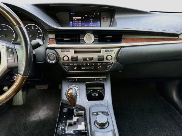 Used 2015 Lexus ES 350 w/ Premium Package FWD image 18