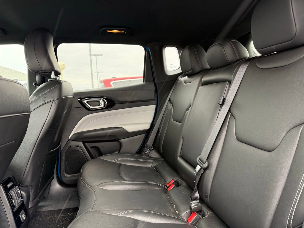 Used 2025 Jeep Compass Limited image 7
