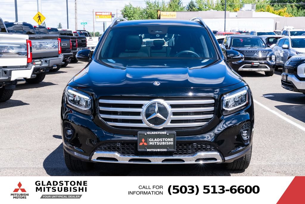 Used 2025 Mercedes-Benz GLB 250 4MATIC image 2