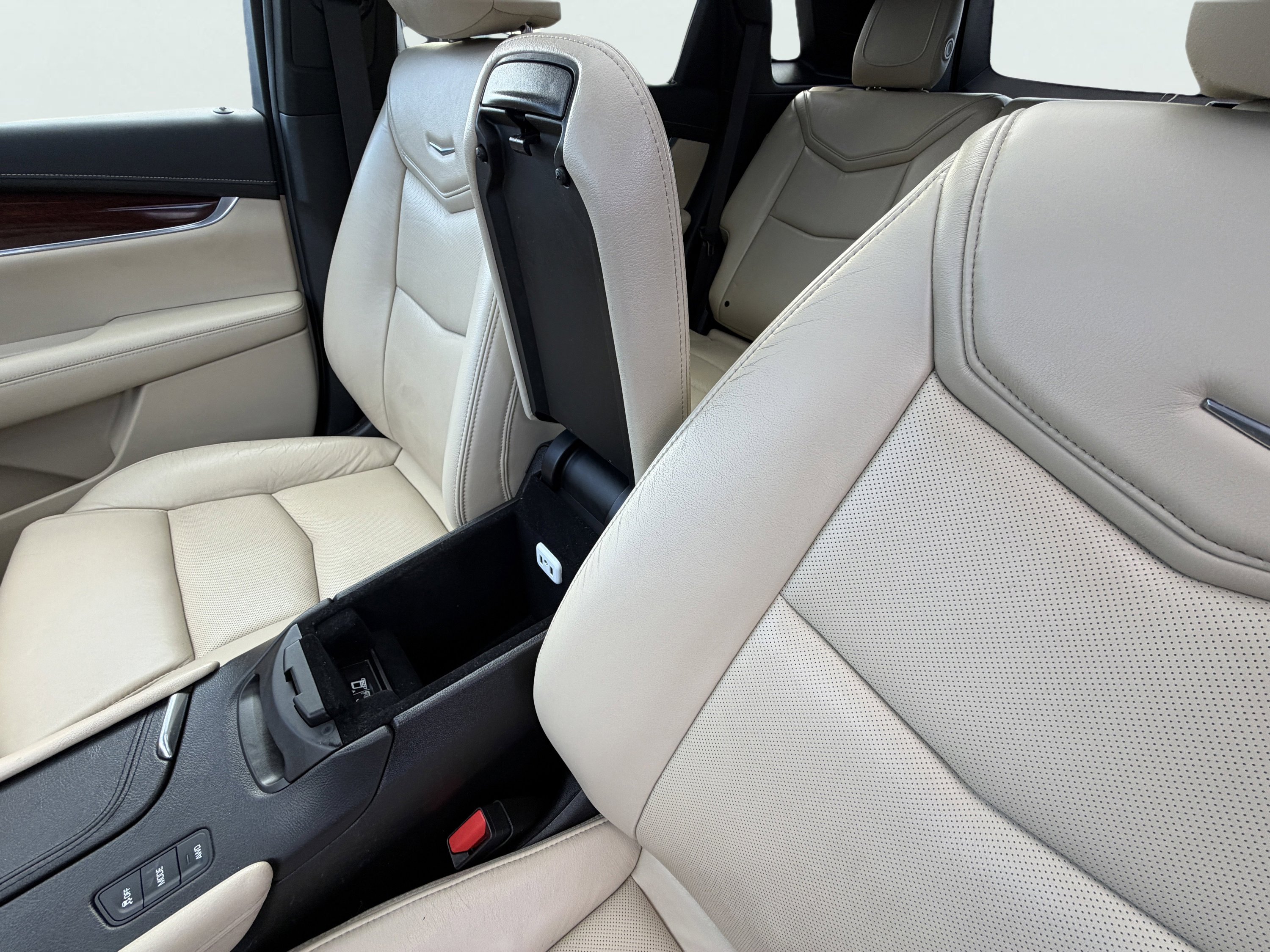 Used 2017 Cadillac XT5 Luxury w/ Driver Awareness Package image 35