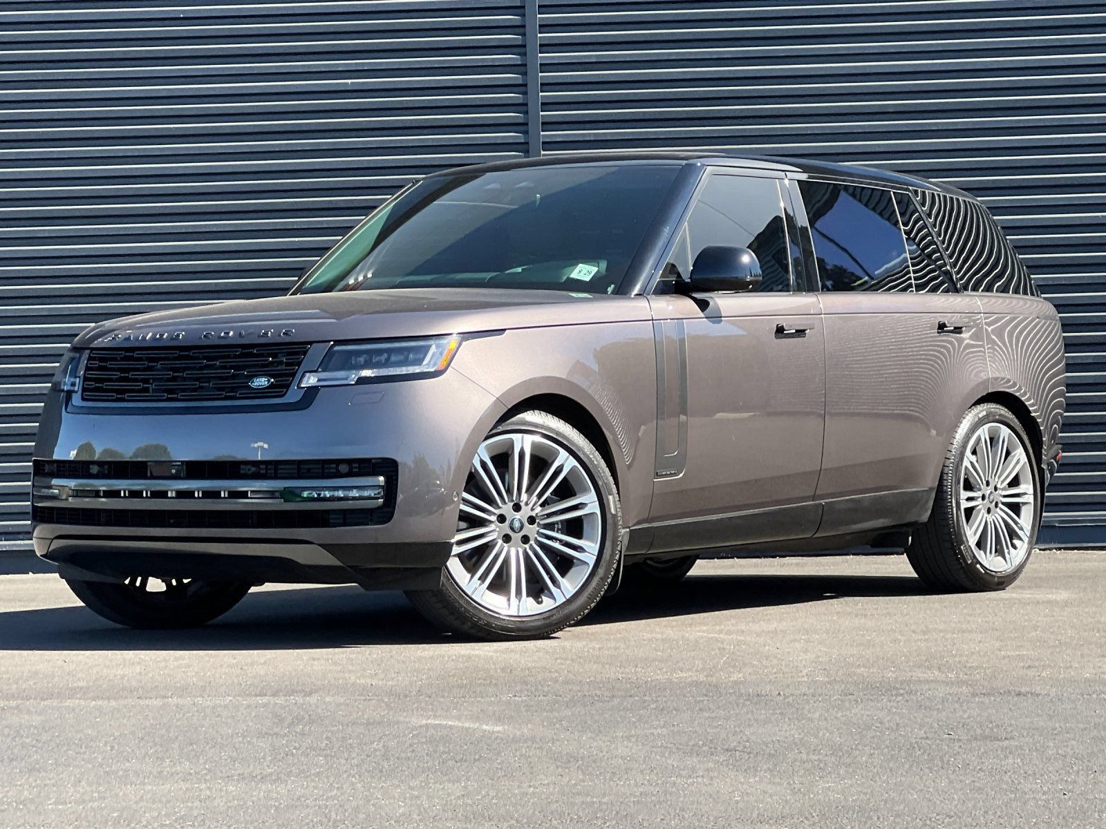 Used 2025 Land Rover Range Rover Long Wheelbase Autobiography AWD/4WD image 1
