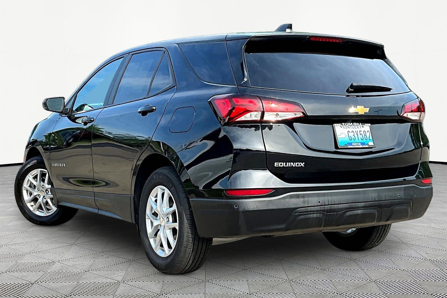 Used 2023 Chevrolet Equinox LS w/ LS Convenience Package FWD image 4