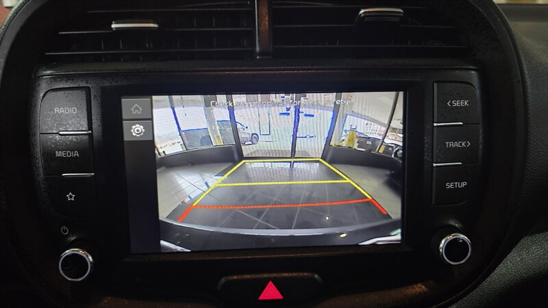 Used 2023 Kia Soul LX w/ LX Technology Package FWD image 16