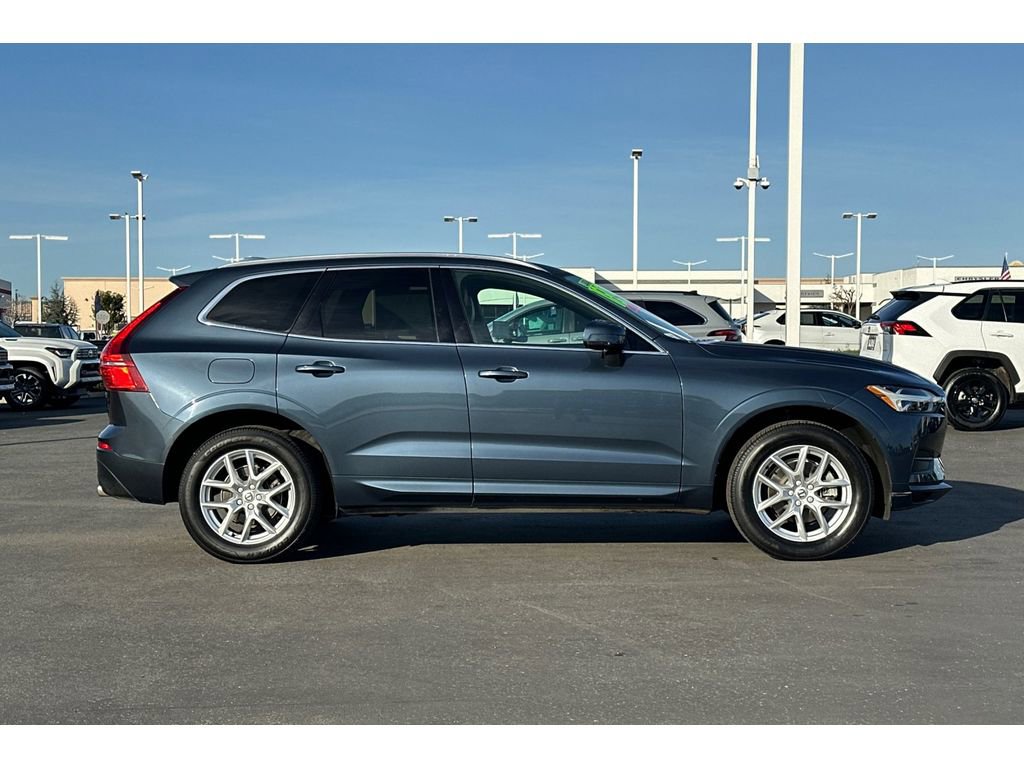 Used 2018 Volvo XC60 T5 Momentum image 3