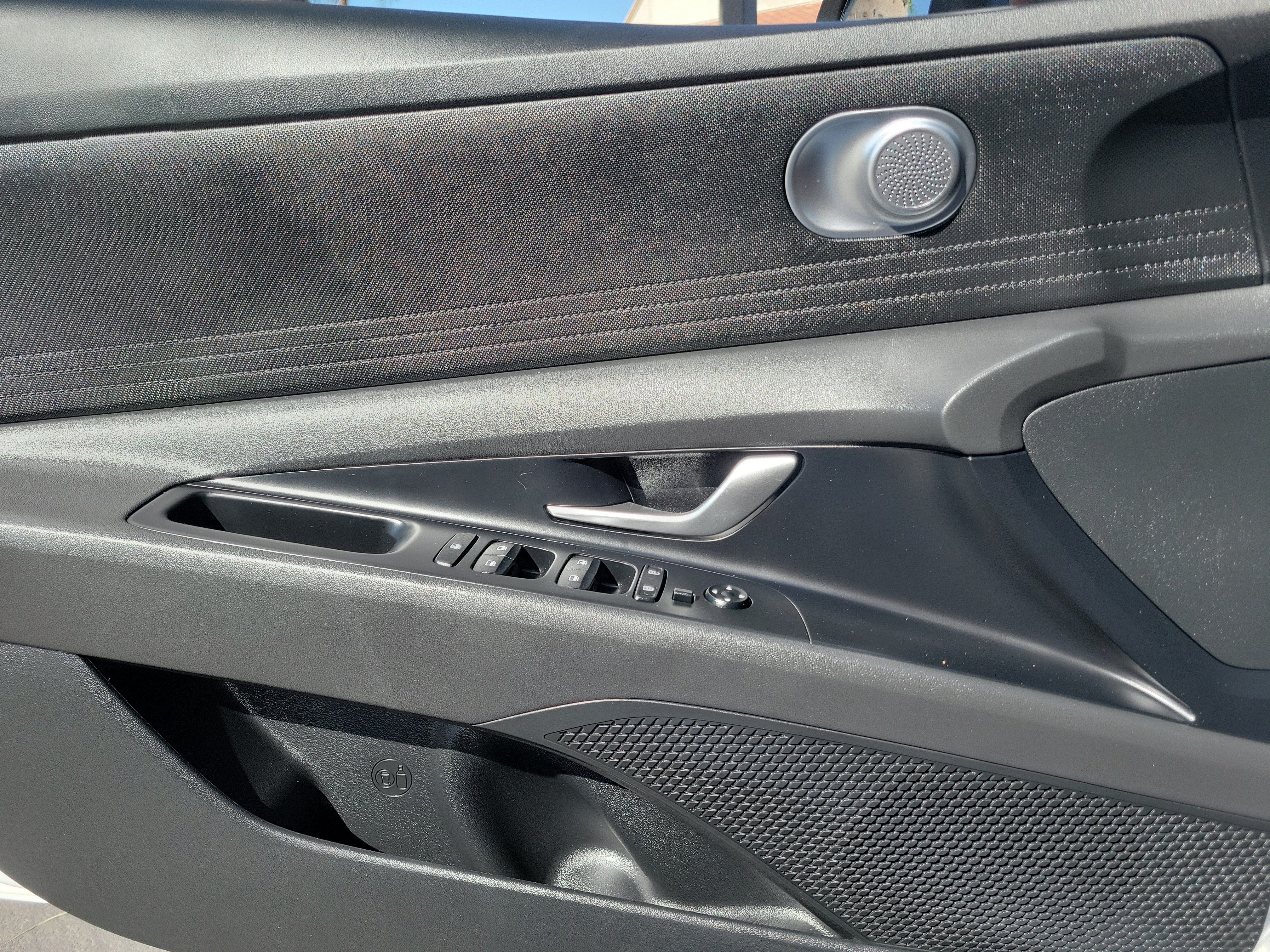 Certified 2025 Hyundai Elantra SE FWD image 19