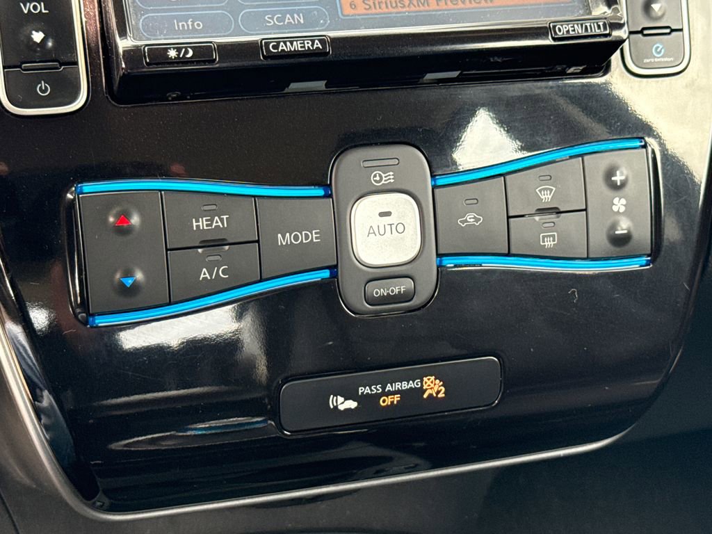 Used 2013 Nissan Leaf SL w/ Premium Pkg image 27