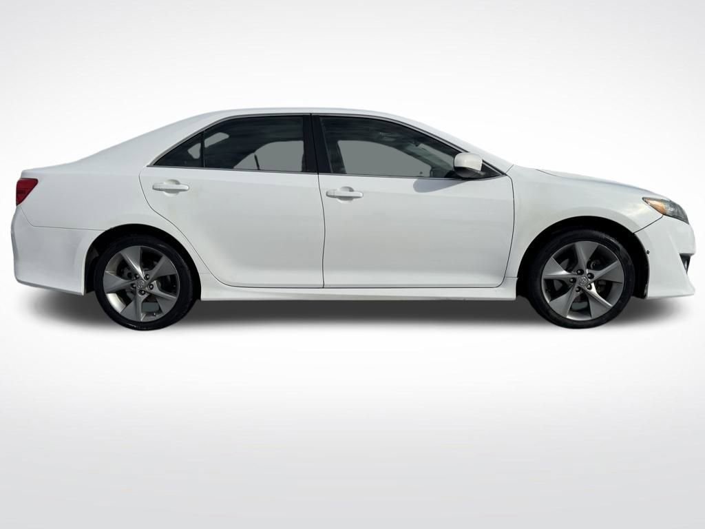 Used 2012 Toyota Camry SE w/ Leather Pkg image 2