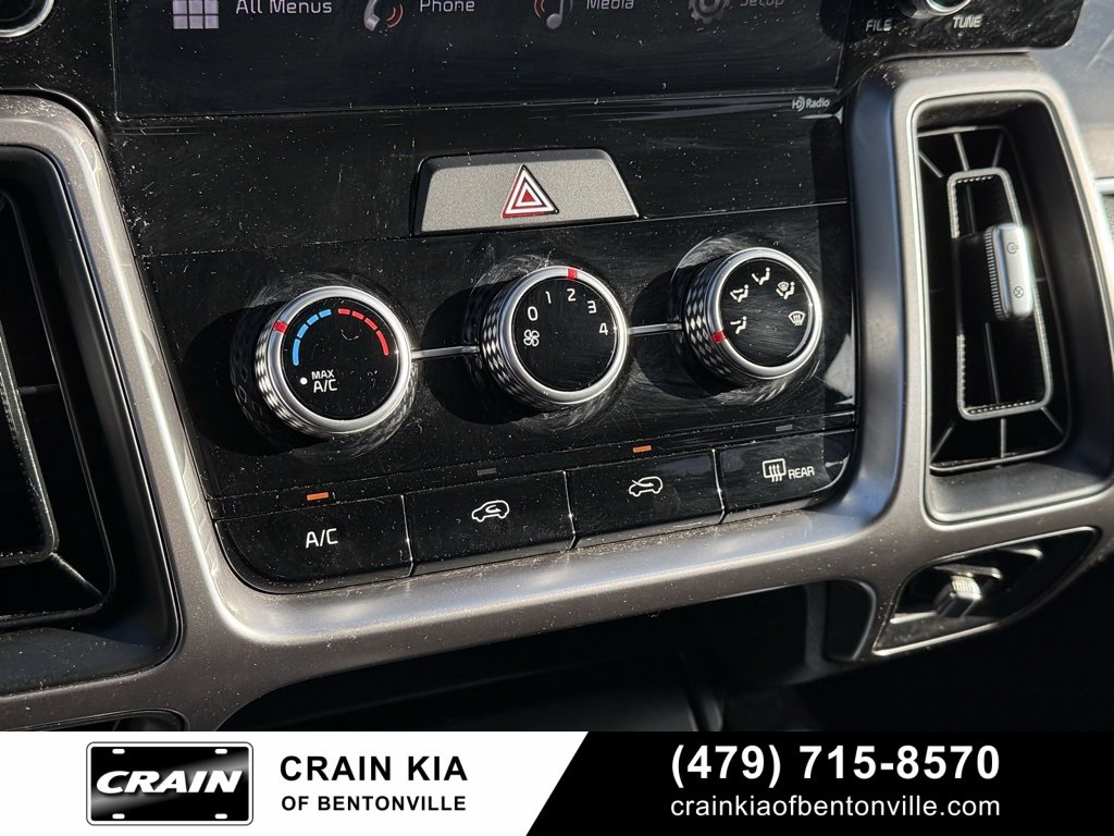 Used 2023 Kia Sorento LX image 18