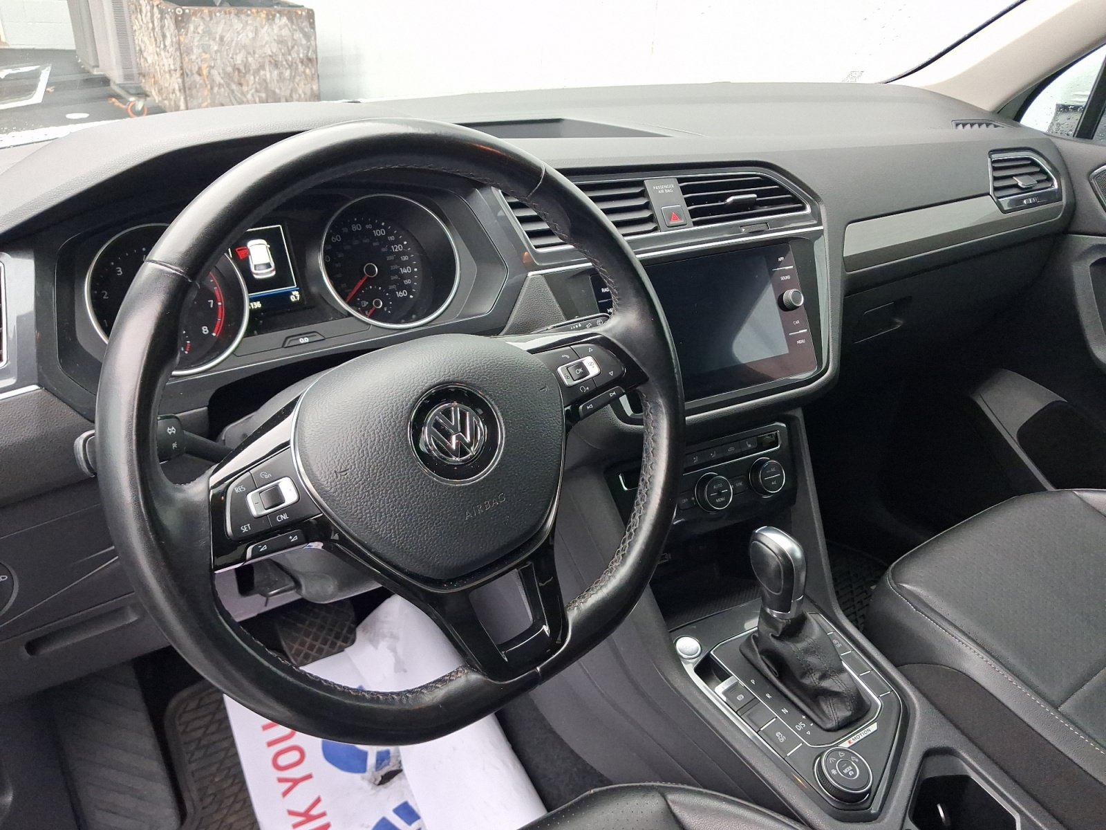 Used 2018 Volkswagen Tiguan SE w/ Front Fog Lights Package AWD/4WD image 4