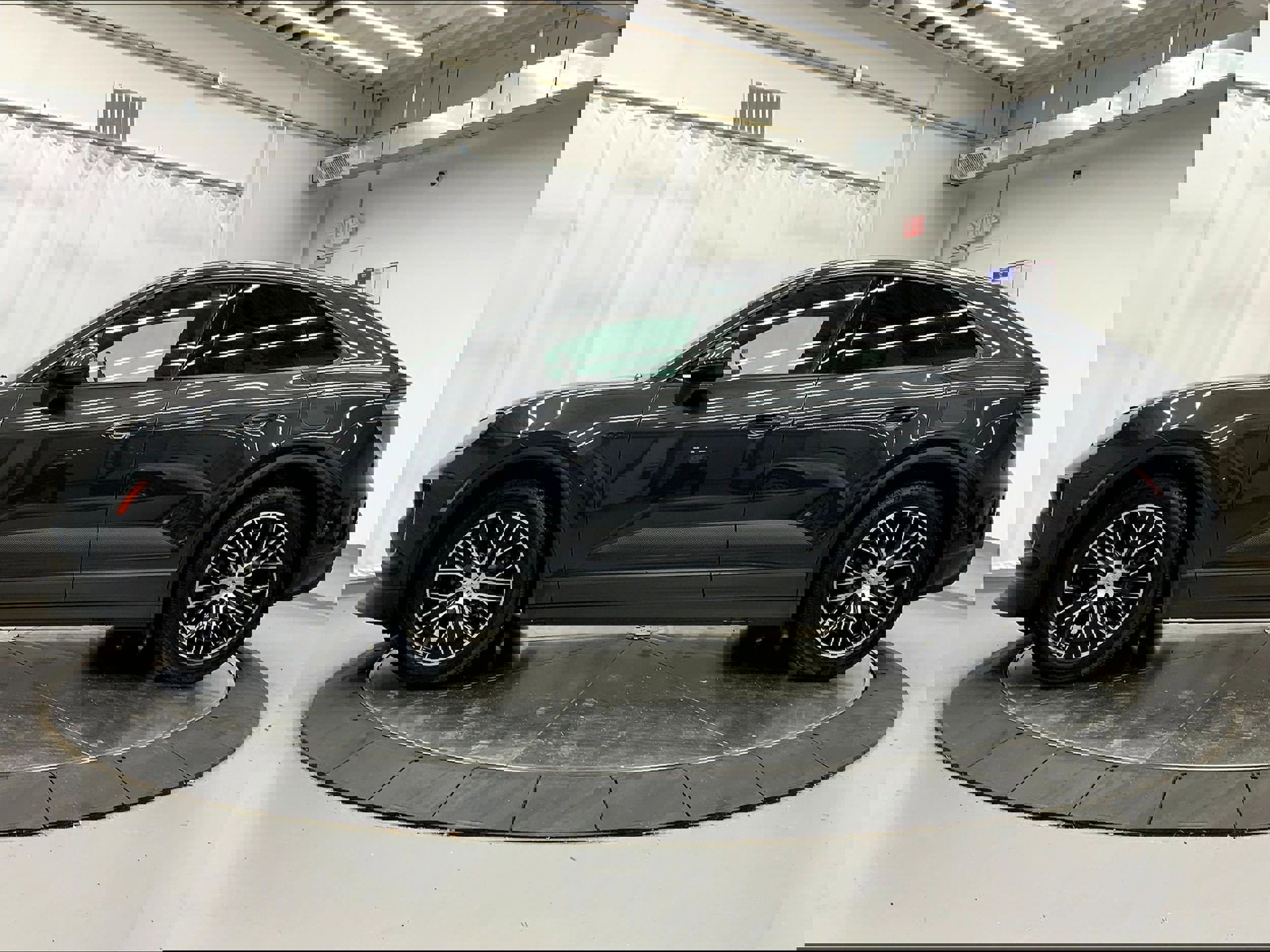 Used 2025 Porsche Macan Electric image 2