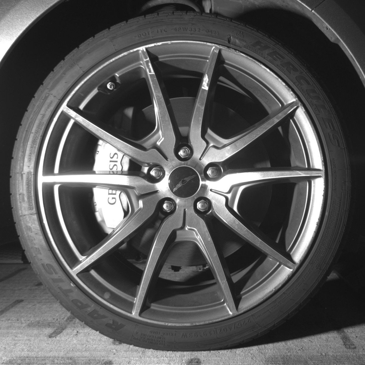 Used 2025 Genesis G70 2.5T image 13