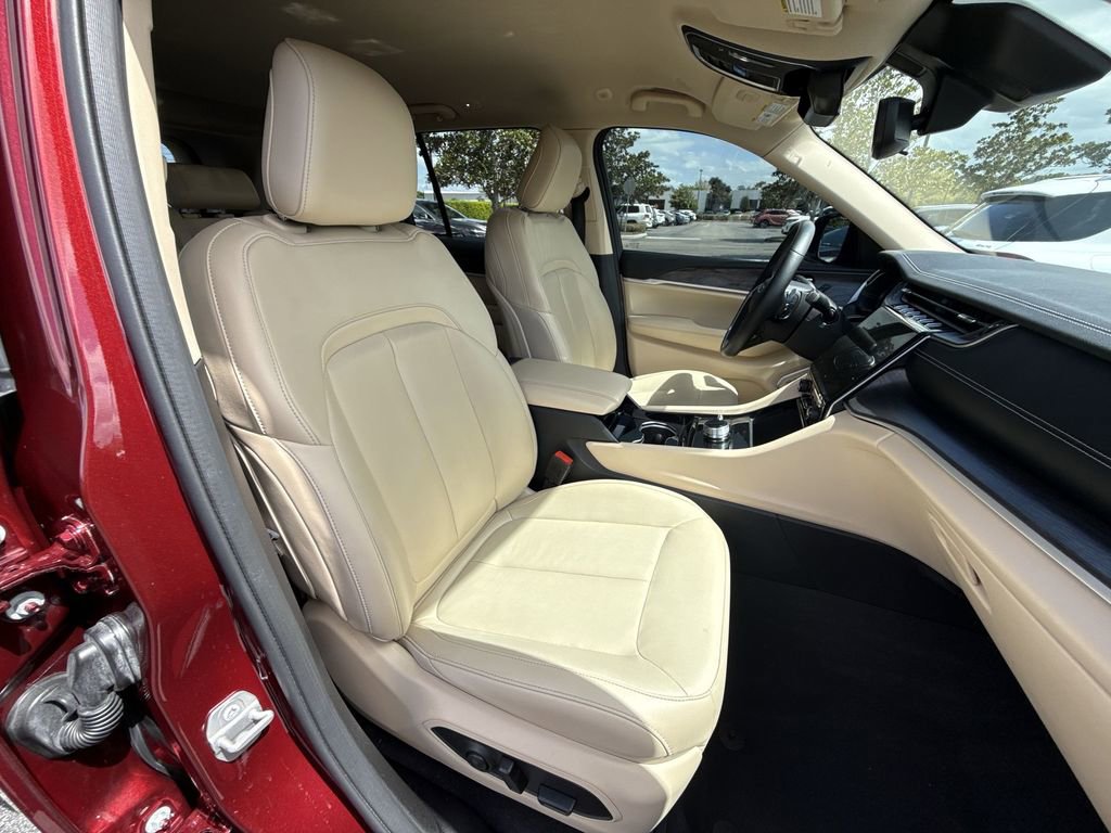 Used 2022 Jeep Grand Cherokee Limited AWD/4WD image 16