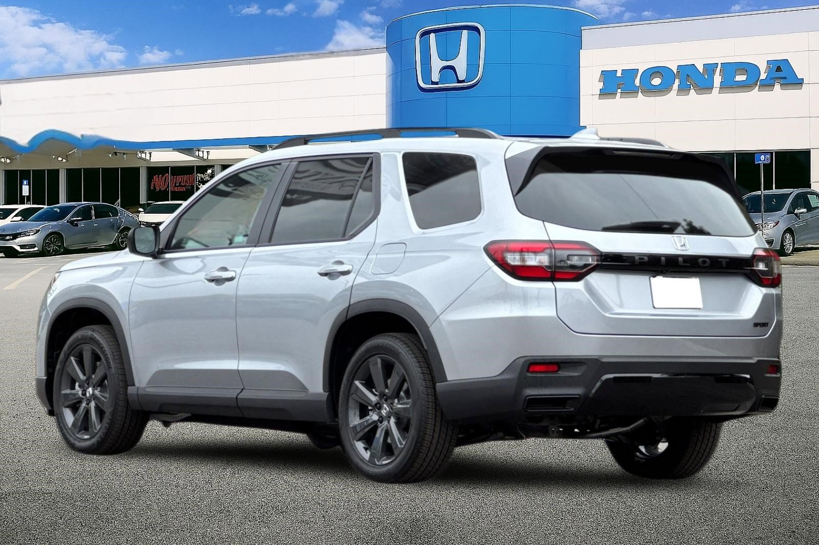 New 2026 Honda Pilot Sport image 3