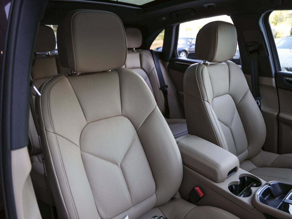 Certified 2026 Porsche Macan AWD/4WD image 40