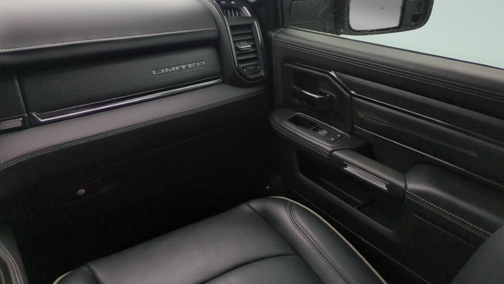 Used 2024 RAM 3500 Limited AWD/4WD image 13