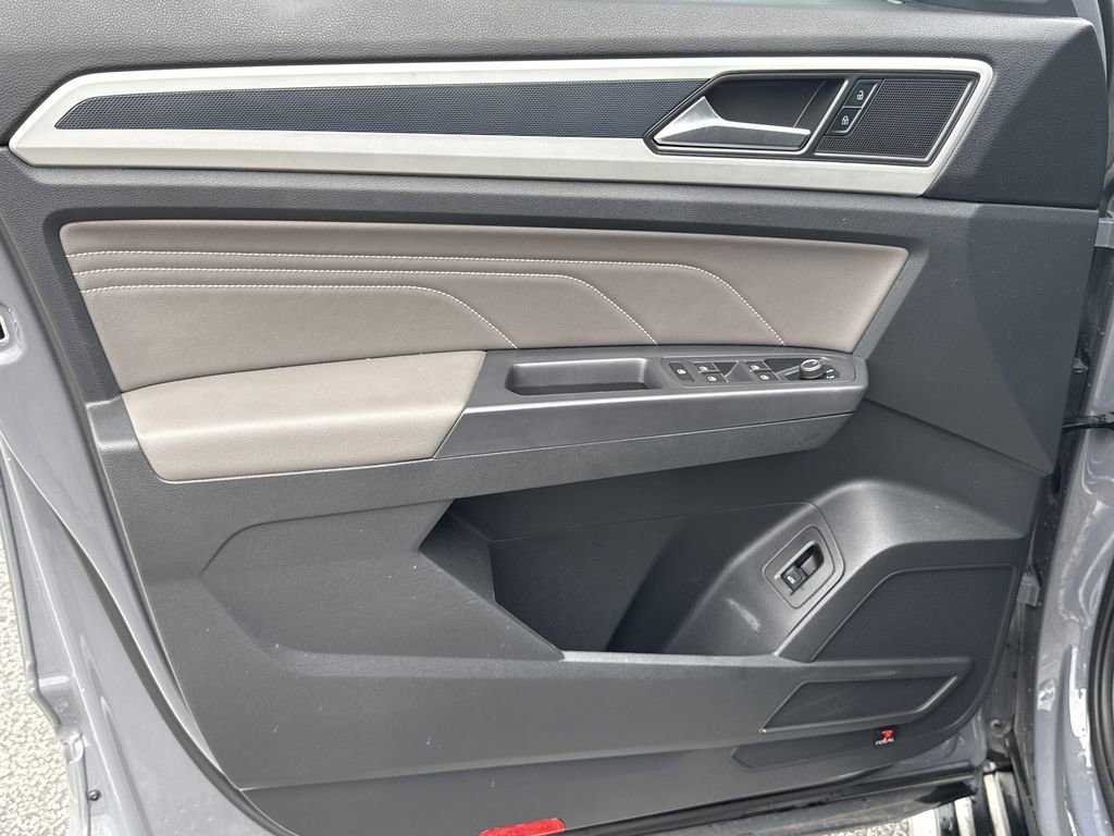 Used 2021 Volkswagen Atlas Cross Sport SE w/ Panoramic Sunroof Package FWD image 10