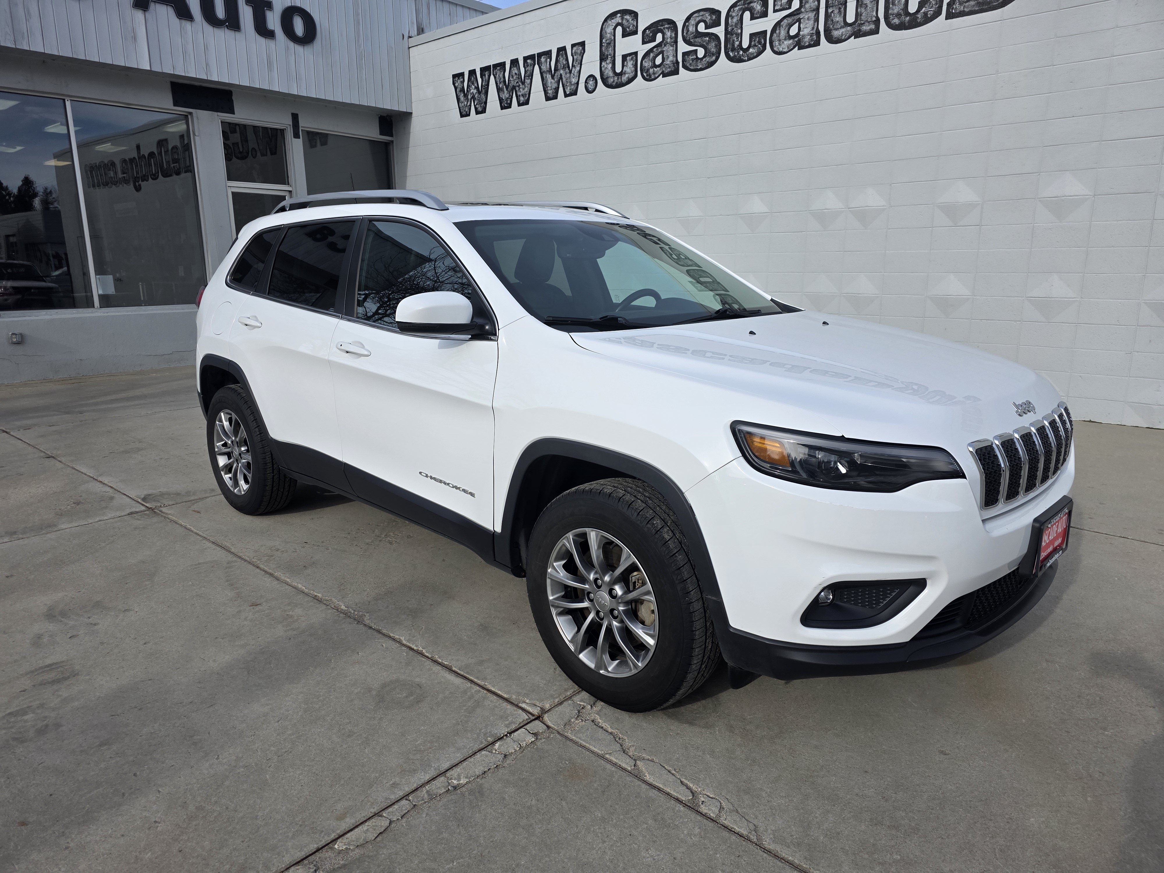 Used 2020 Jeep Cherokee Latitude Lux w/ Comfort/Convenience Group AWD/4WD image 2