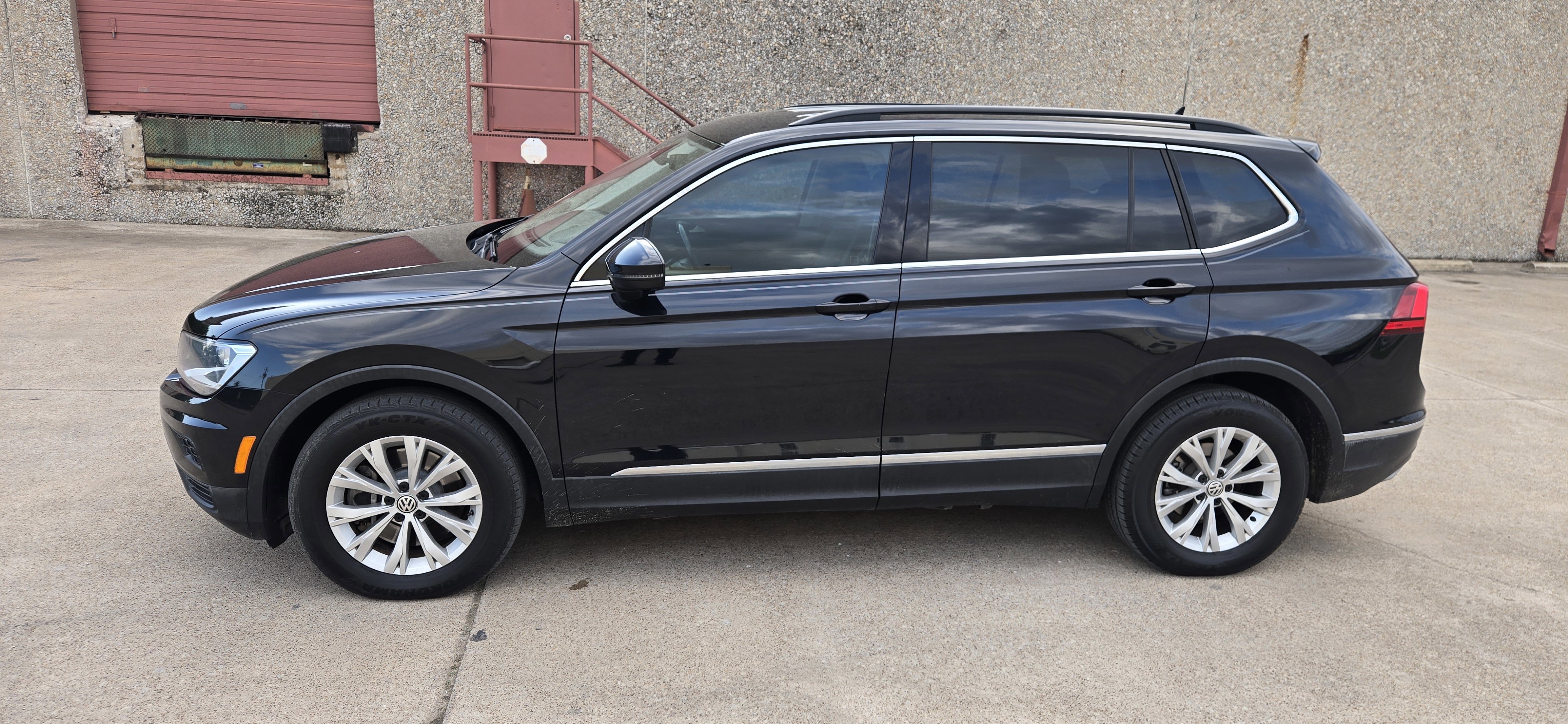 Used 2018 Volkswagen Tiguan SEL image 4