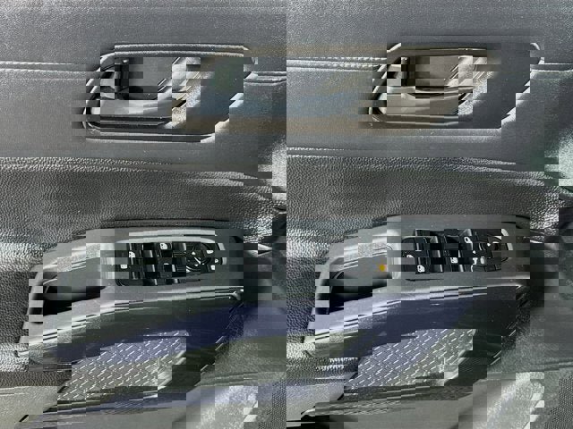 Certified 2025 Nissan Pathfinder SV image 16