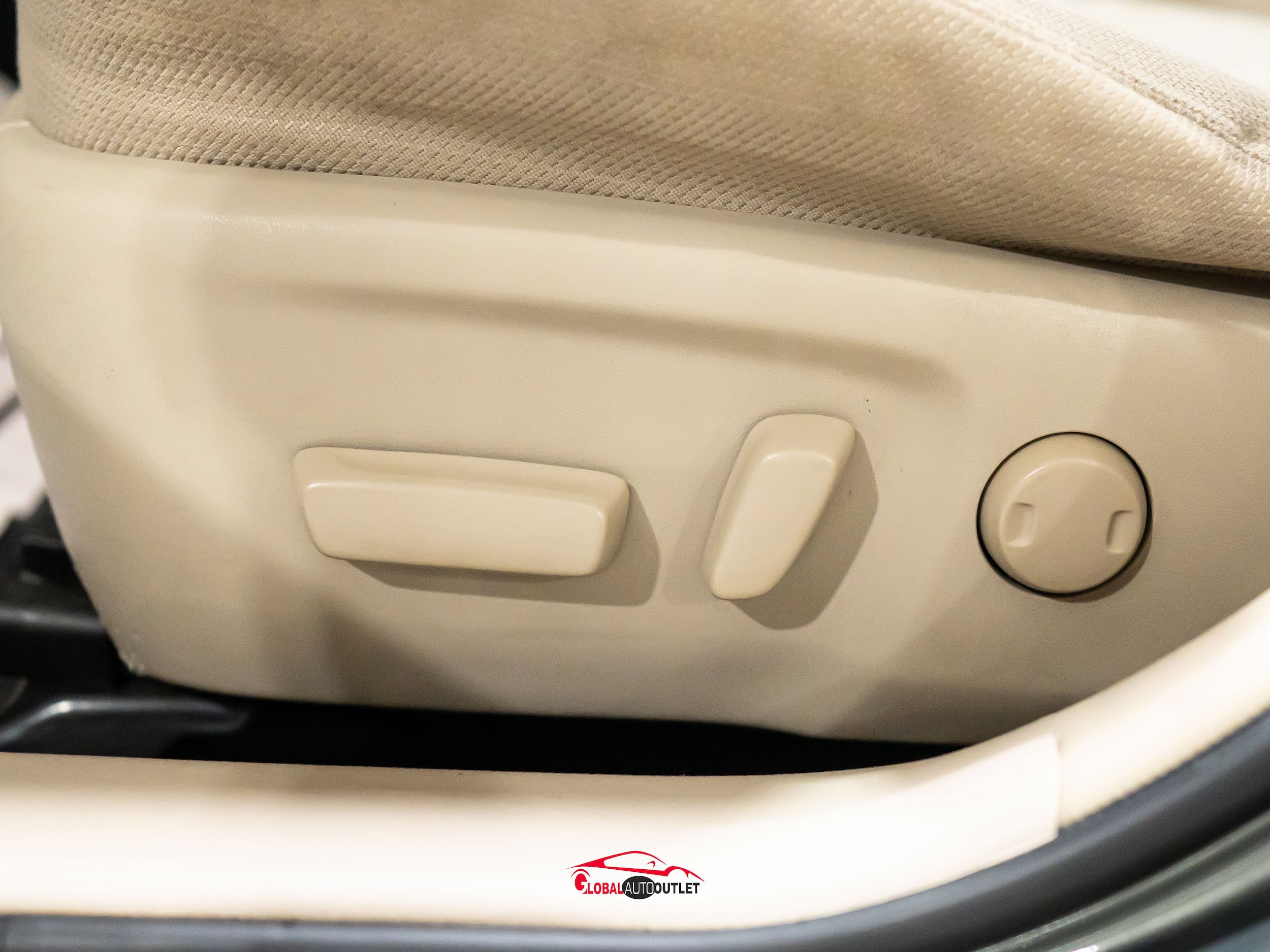 Used 2013 Toyota Camry LE image 34