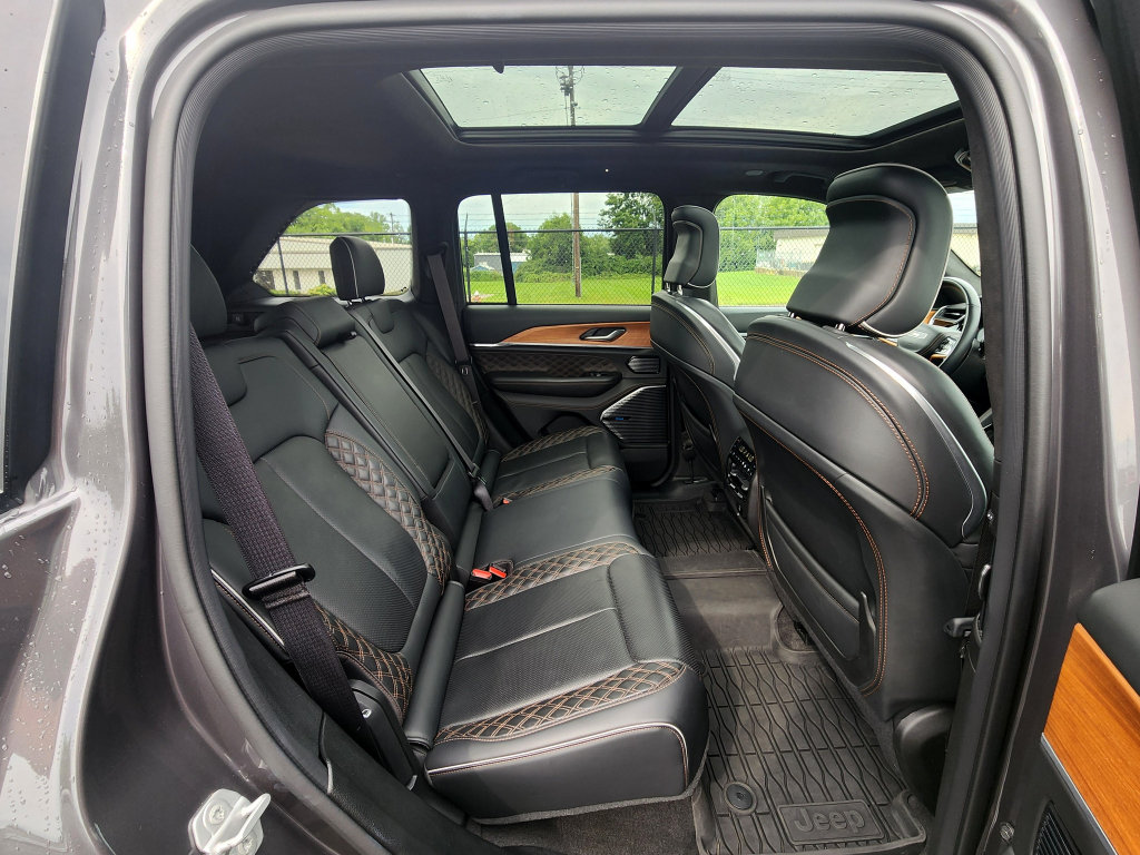 Used 2022 Jeep Grand Cherokee Summit AWD/4WD image 50