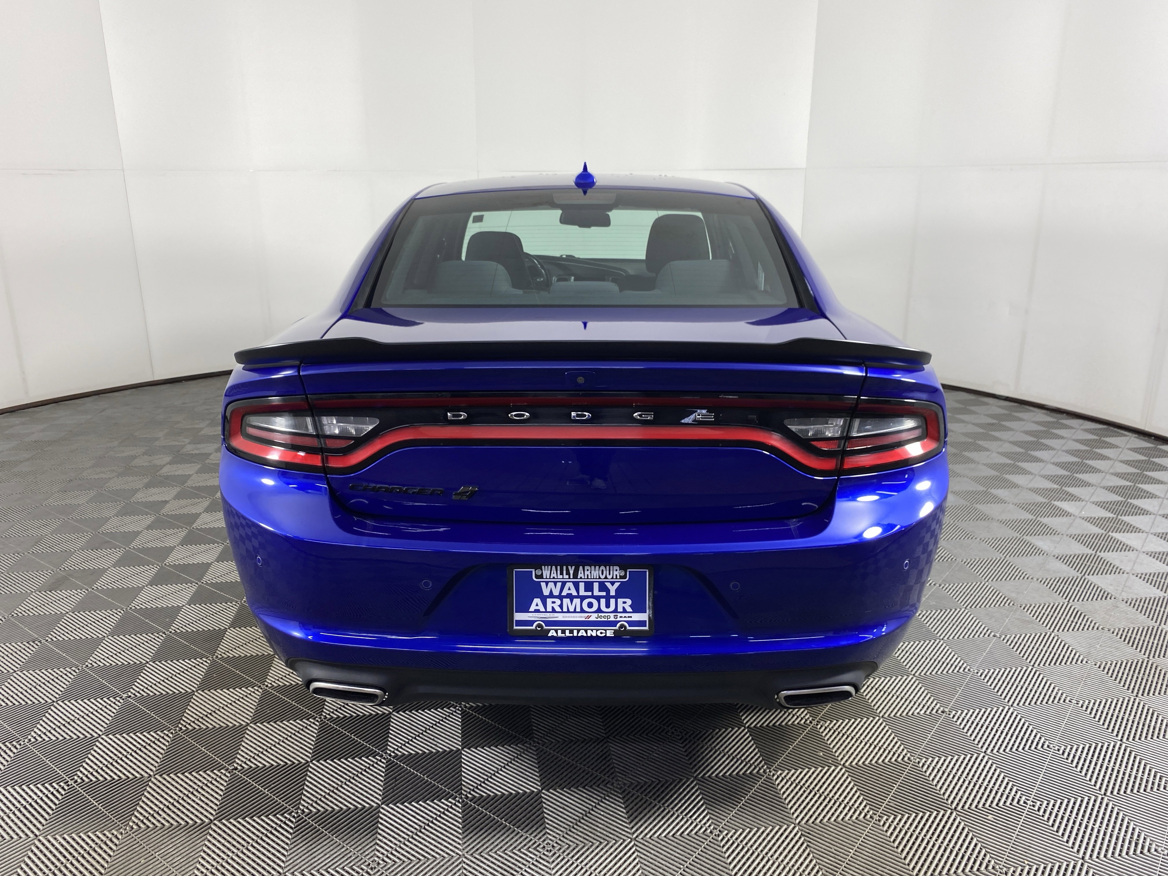 Used 2019 Dodge Charger SXT w/ Blacktop Package image 8